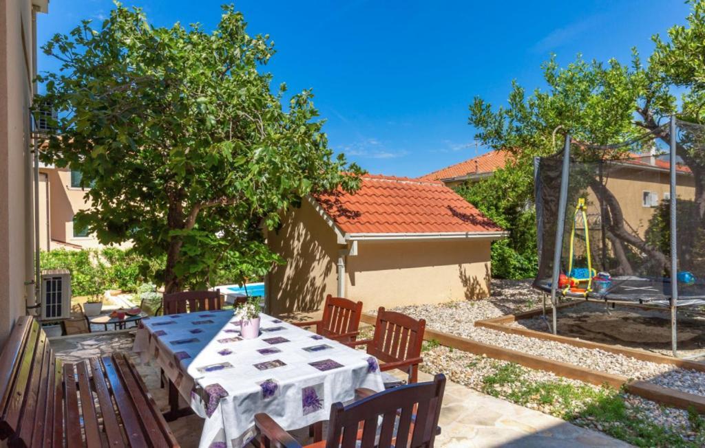Beatiful Antonela With Pool In Villa