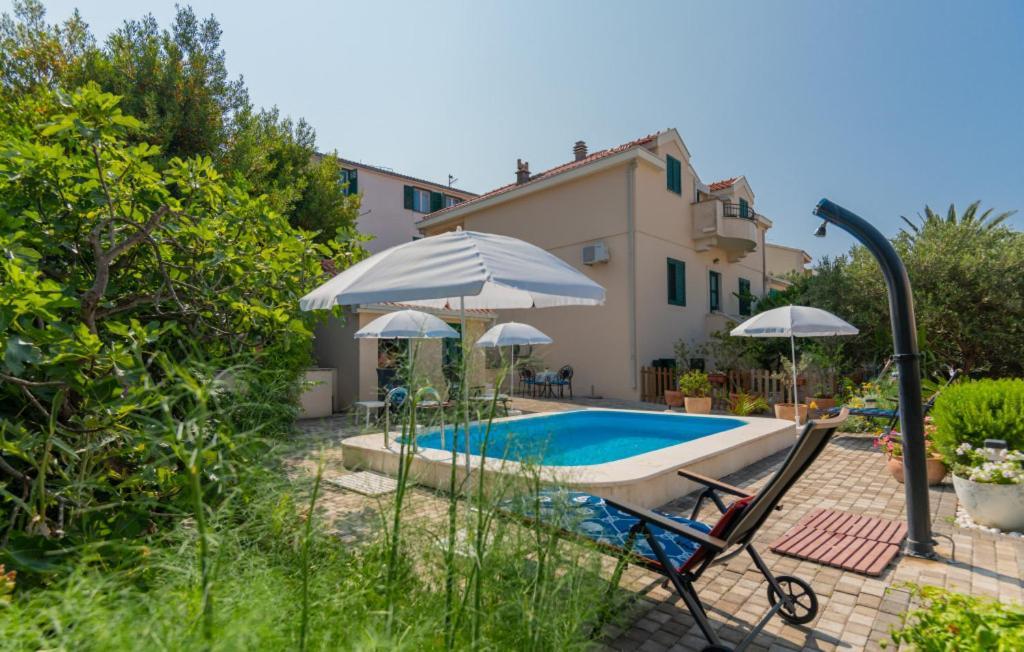 Beatiful Antonela With Pool In Villa Makarska
